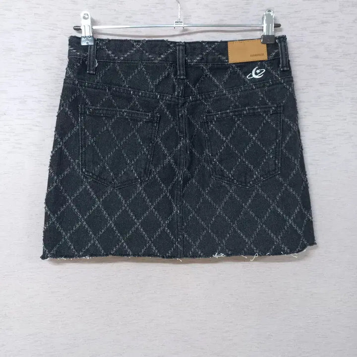[BUNJANG] AVANDRESS Black Pattern Denim Skirt for Women / B4-18/AVANDRESS 블랙 패턴 데님스커트  여성