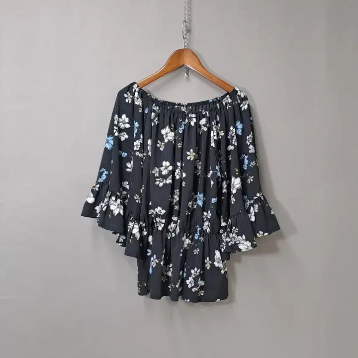 [BUNJANG] Floral Pattern Off-Shoulder Blouse / 플라워 패턴 오프숄더 블라우스