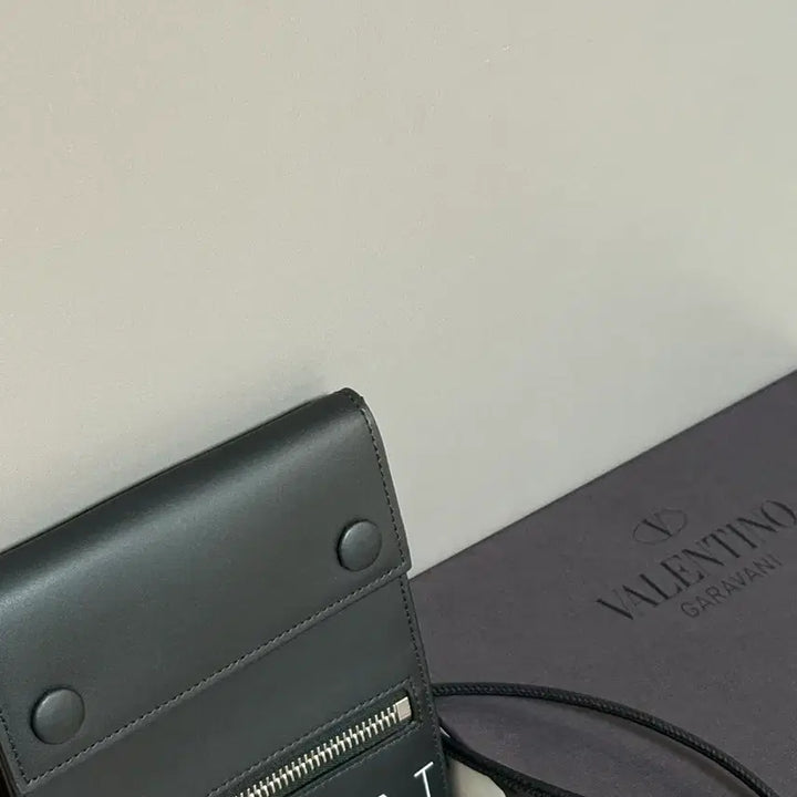 [BUNJANG] Valentino Phone Holder Crossbody Bag (New) / 발렌티노 폰홀더 크로스백 새상품