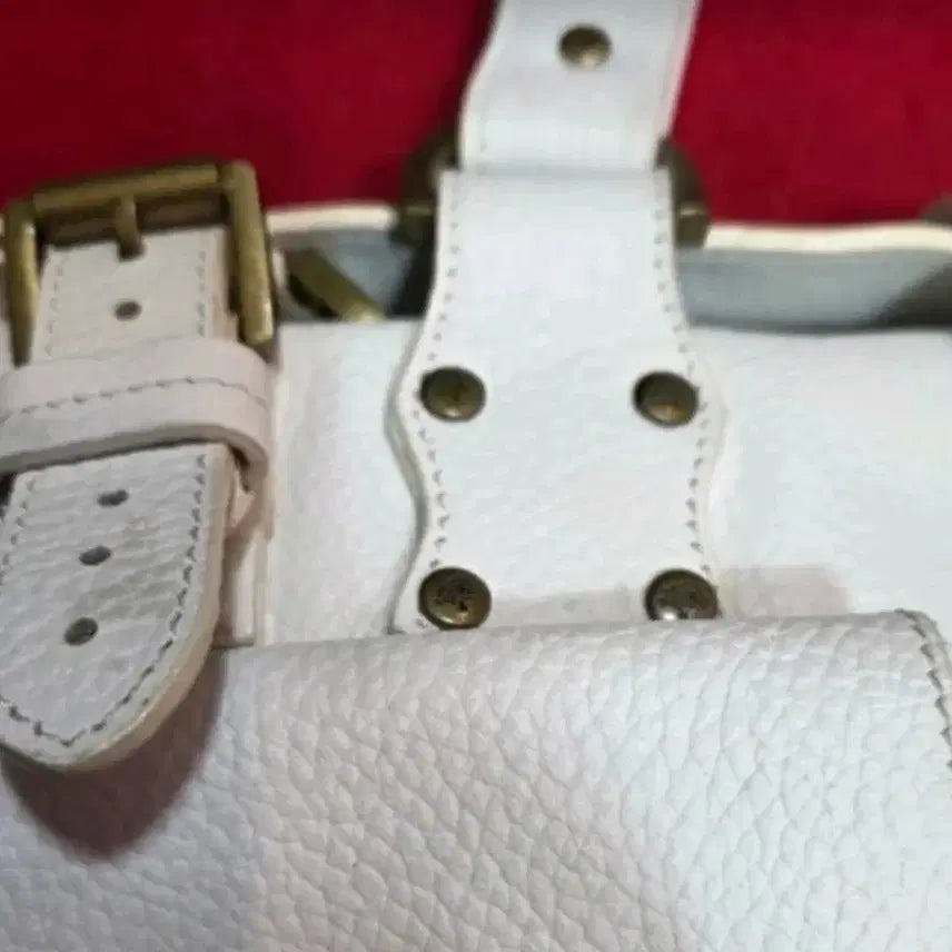 [BUNJANG] MULBERRY 브랜드의 화이트 버클 토트백 / MULBERRY 브랜드의 화이트 버클 토트백