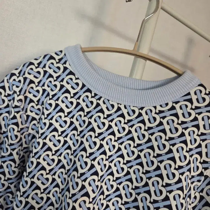 [SOLD OUT] (1회착용)버버리 모노그램 프린트 스웻  (맨투맨)  XS