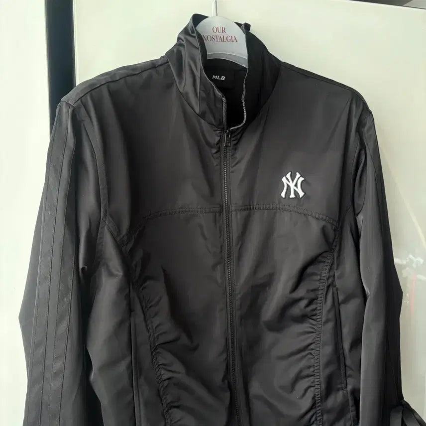 [SOLD OUT] MLb 26ss 스포티브 새틴 셔링 바람막이 S size