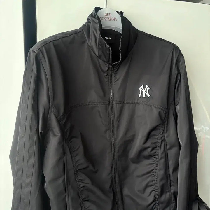 [SOLD OUT] MLb 26ss 스포티브 새틴 셔링 바람막이 S size