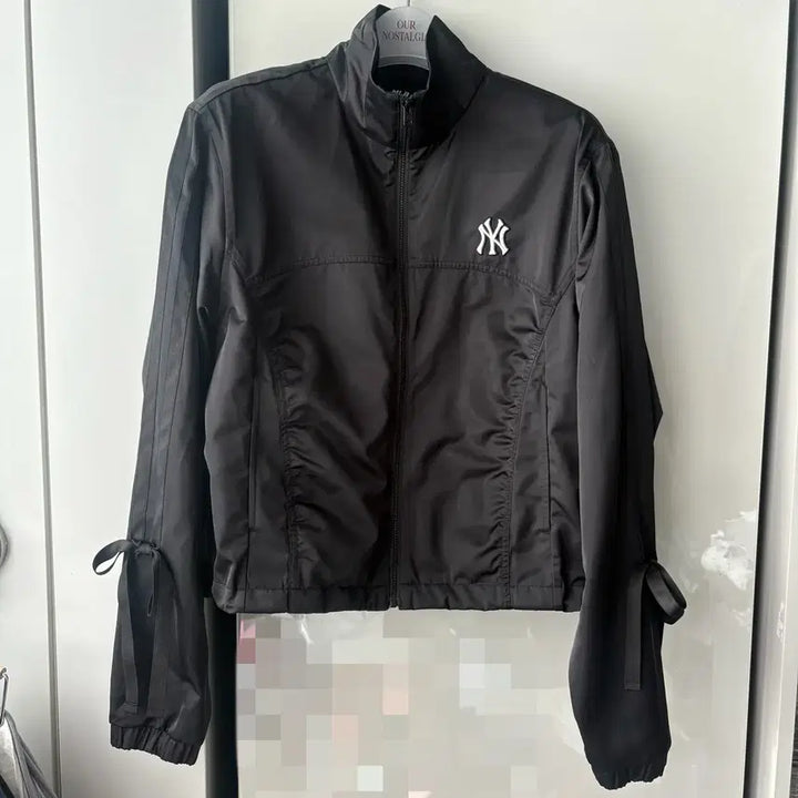 [SOLD OUT] MLb 26ss 스포티브 새틴 셔링 바람막이 S size