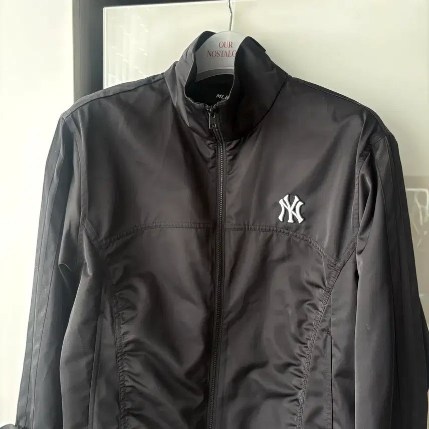 [SOLD OUT] MLb 26ss 스포티브 새틴 셔링 바람막이 S size