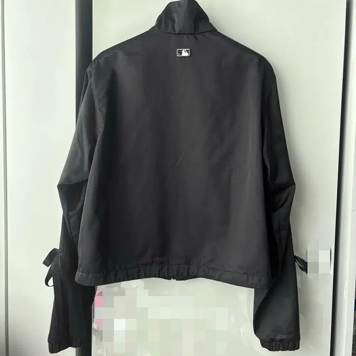 [SOLD OUT] MLb 26ss 스포티브 새틴 셔링 바람막이 S size