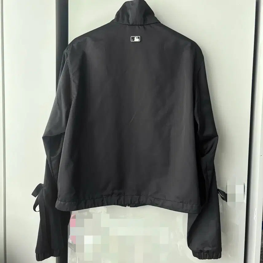 [SOLD OUT] MLb 26ss 스포티브 새틴 셔링 바람막이 S size