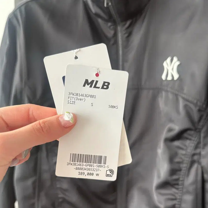 [SOLD OUT] MLb 26ss 스포티브 새틴 셔링 바람막이 S size