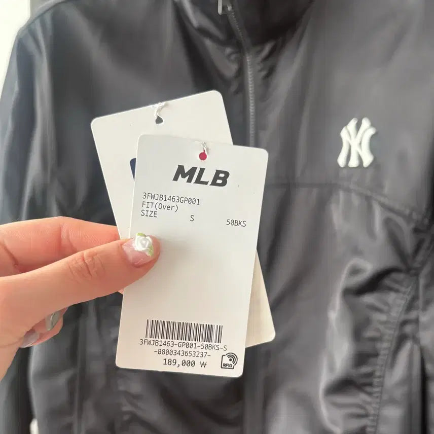 [SOLD OUT] MLb 26ss 스포티브 새틴 셔링 바람막이 S size