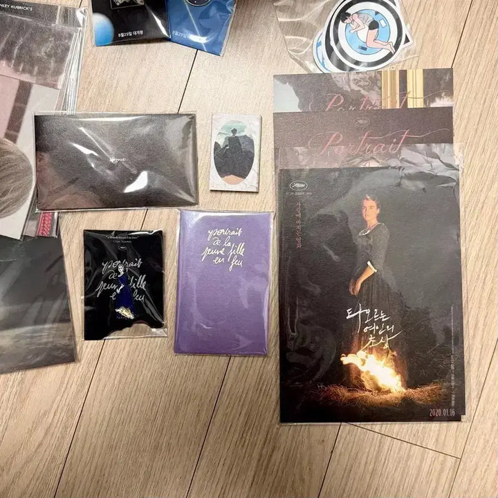 [BUNJANG] Portrait of a Lady on Fire Merchandise Bundle / 타오르는 여인의초상 뱃지 1차2차패키지 아티스트 포스터 렌티큘러엽서마그넷