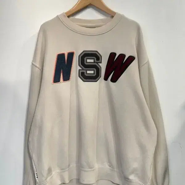 [BUNJANG] Nike NSW Acrylic Logo Sweatshirt / 라지 나이키 NSW 아크릴 로고 맨투맨 크루 탑 스웨트셔츠