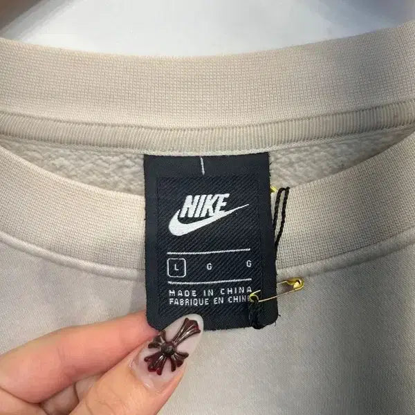 [BUNJANG] Nike NSW Acrylic Logo Sweatshirt / 라지 나이키 NSW 아크릴 로고 맨투맨 크루 탑 스웨트셔츠