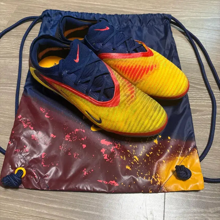 [SOLD OUT] 나이키 팬텀 6 로우 엘리트 엘링 홀란 FG 축구화 판매합니다