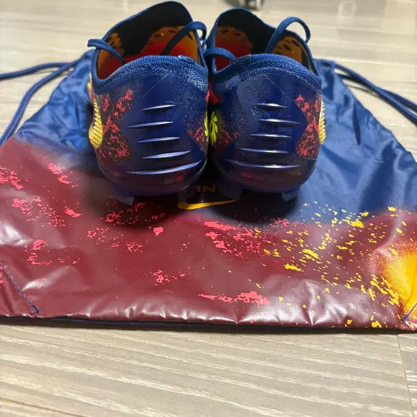 [SOLD OUT] 나이키 팬텀 6 로우 엘리트 엘링 홀란 FG 축구화 판매합니다