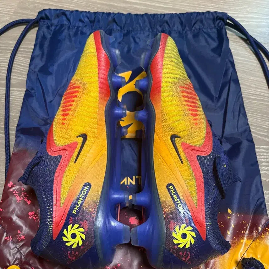 [SOLD OUT] 나이키 팬텀 6 로우 엘리트 엘링 홀란 FG 축구화 판매합니다