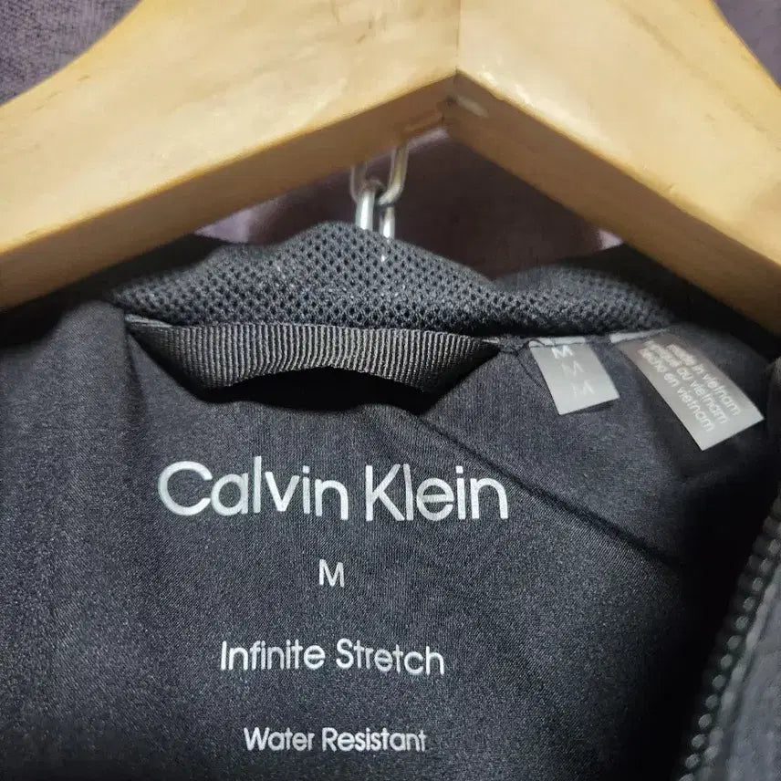 [BUNJANG] Calvin Klein Lightweight Hooded Windbreaker Jacket - L / 캘빈클라인 블랙 후드 경량바람막이 점퍼-L추천