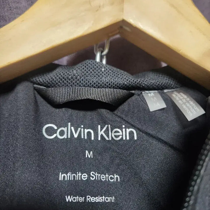 [BUNJANG] Calvin Klein Lightweight Hooded Windbreaker Jacket - L / 캘빈클라인 블랙 후드 경량바람막이 점퍼-L추천