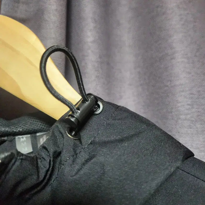 [BUNJANG] Calvin Klein Lightweight Hooded Windbreaker Jacket - L / 캘빈클라인 블랙 후드 경량바람막이 점퍼-L추천