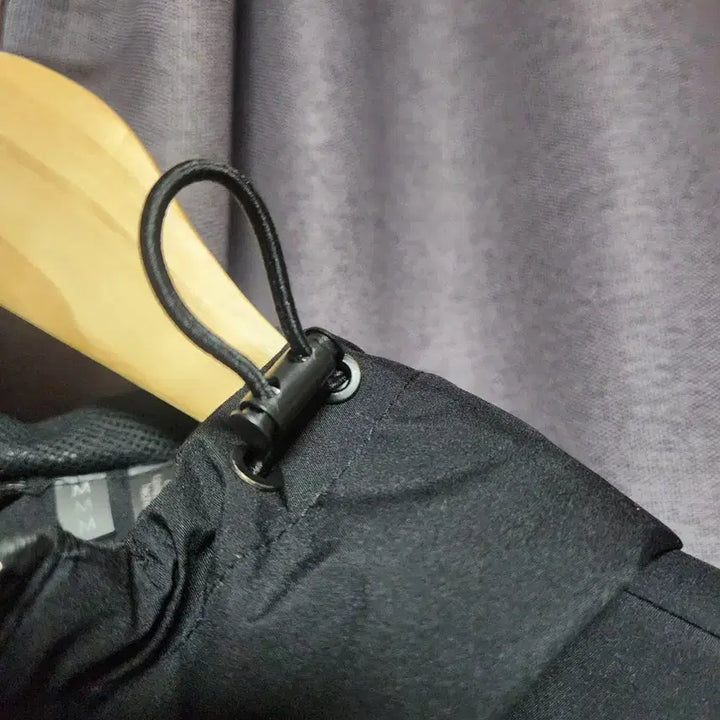 [BUNJANG] Calvin Klein Lightweight Hooded Windbreaker Jacket - L / 캘빈클라인 블랙 후드 경량바람막이 점퍼-L추천