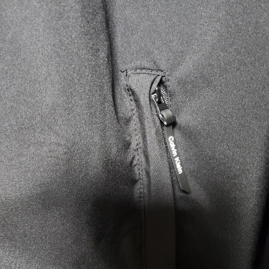 [BUNJANG] Calvin Klein Lightweight Hooded Windbreaker Jacket - L / 캘빈클라인 블랙 후드 경량바람막이 점퍼-L추천