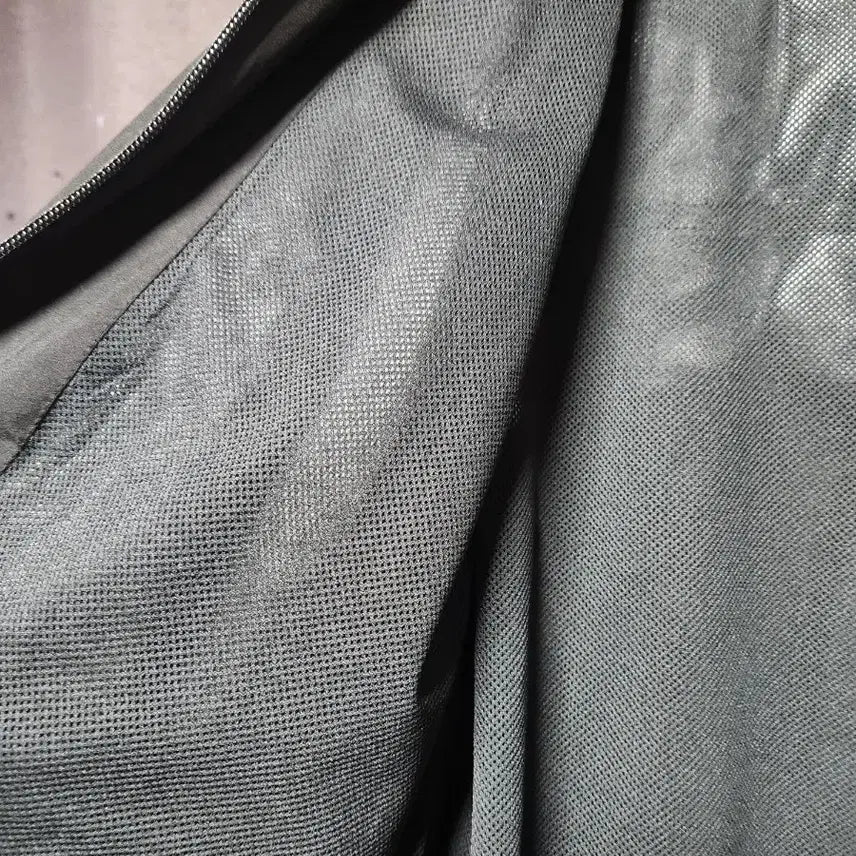[BUNJANG] Calvin Klein Lightweight Hooded Windbreaker Jacket - L / 캘빈클라인 블랙 후드 경량바람막이 점퍼-L추천