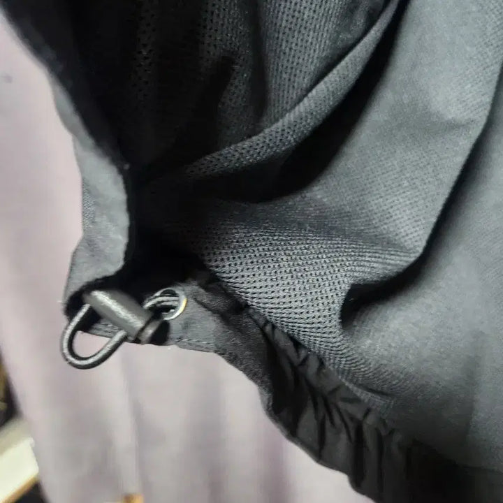 [BUNJANG] Calvin Klein Lightweight Hooded Windbreaker Jacket - L / 캘빈클라인 블랙 후드 경량바람막이 점퍼-L추천