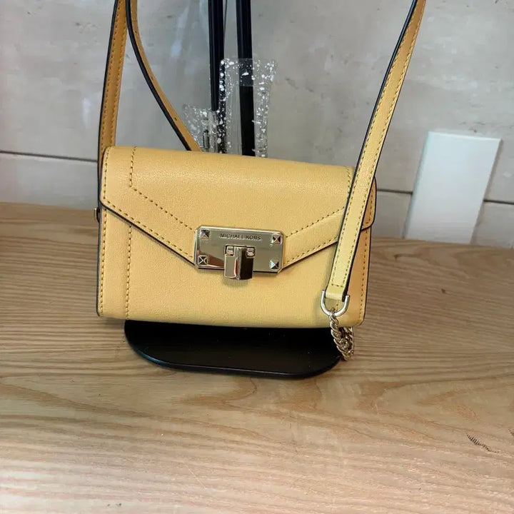 [BUNJANG] Michael Kors Yellow Crossbody Bag / 미이클코어스 엘로우 크로스백