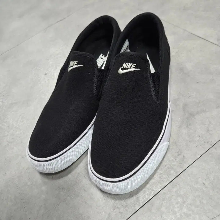 [BUNJANG] Nike Toki Slip Canvas 275 Shoes / 나이키 토키 슬립 캔버스  275