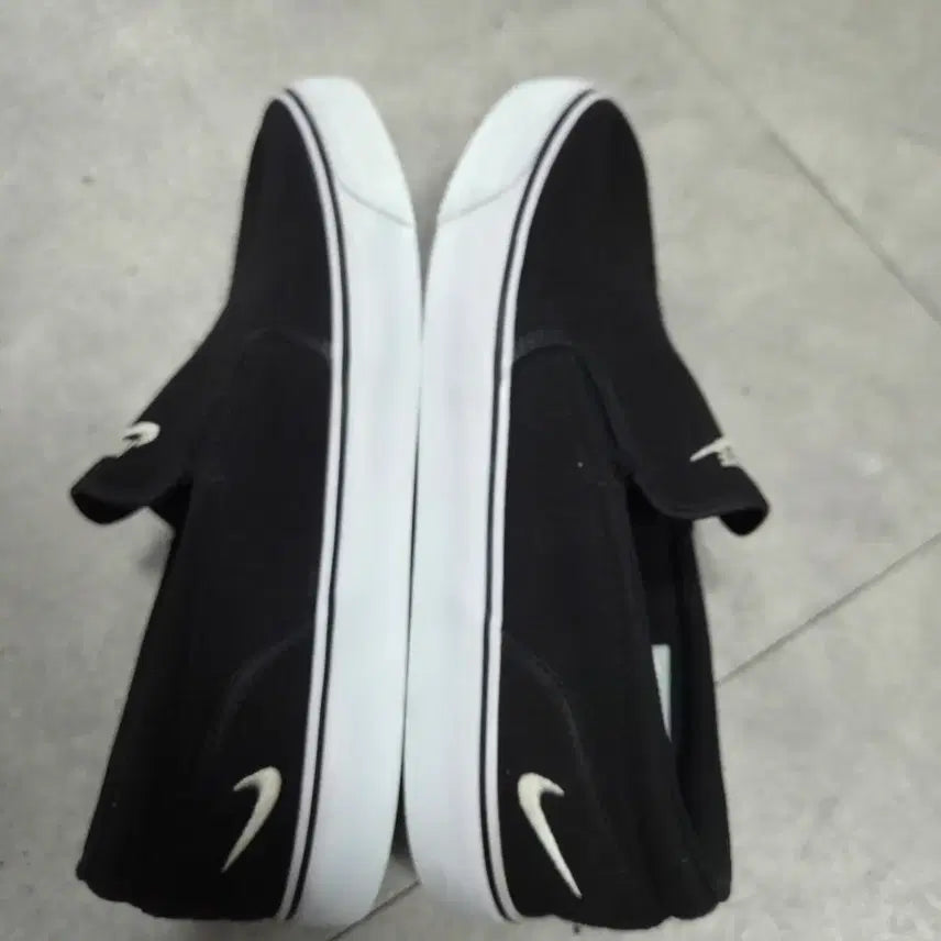 [BUNJANG] Nike Toki Slip Canvas 275 Shoes / 나이키 토키 슬립 캔버스  275