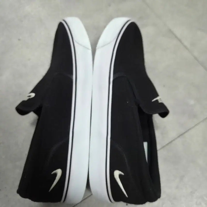 [BUNJANG] Nike Toki Slip Canvas 275 Shoes / 나이키 토키 슬립 캔버스  275