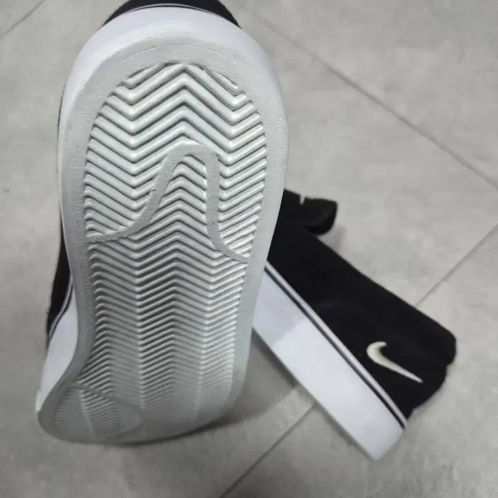 [BUNJANG] Nike Toki Slip Canvas 275 Shoes / 나이키 토키 슬립 캔버스  275