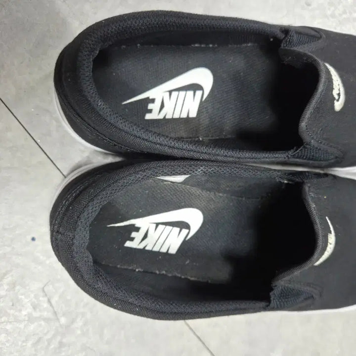 [BUNJANG] Nike Toki Slip Canvas 275 Shoes / 나이키 토키 슬립 캔버스  275