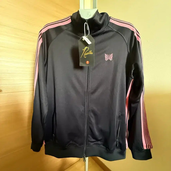 [SOLD OUT] 렛고 니들스 트랙자켓 네이비(다크블루)/핑크라인 XL