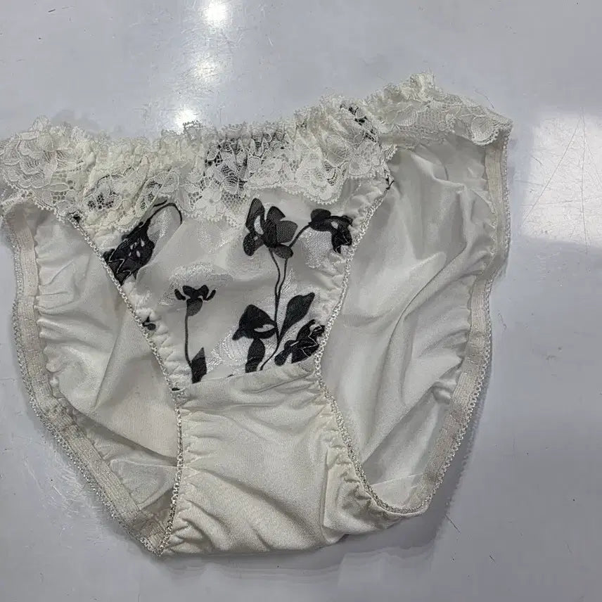 [BUNJANG] Lace Edge Panties (M) / 레이스 엣지 팬티 (m)