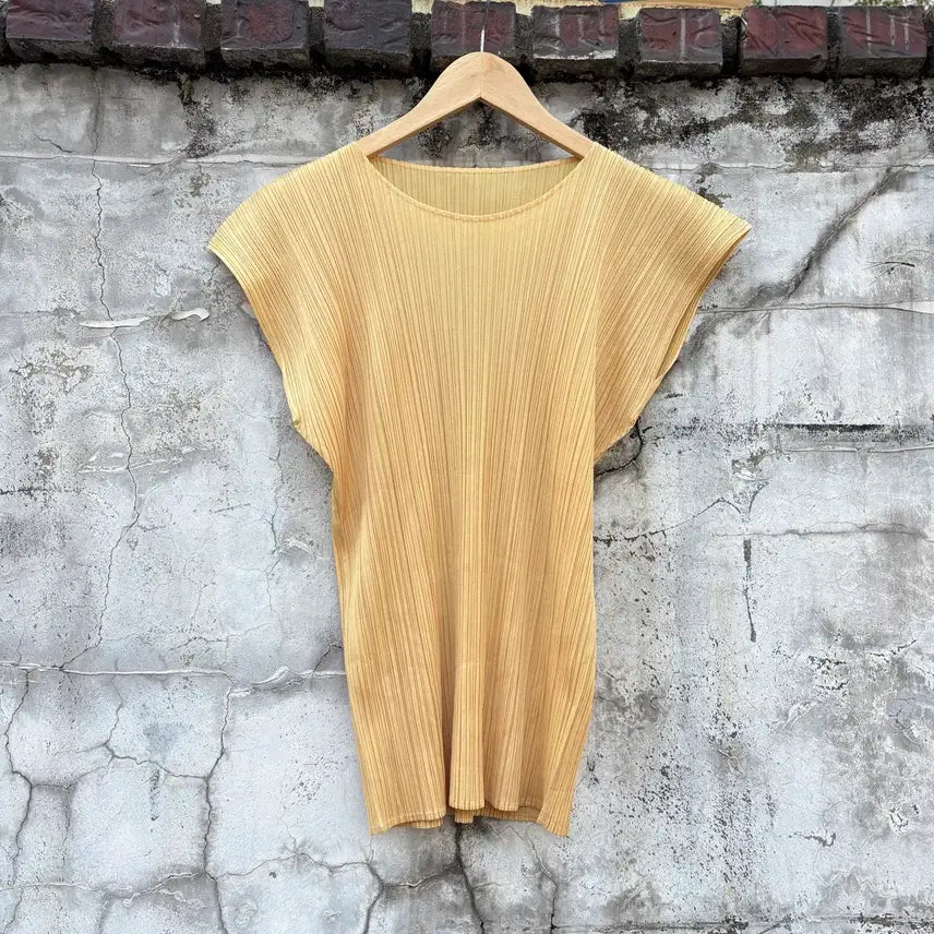 [BUNJANG] Pleats Please Issey Miyake Sleeveless Pleated Top / Pleats Please 이세이미야케 플리츠플리즈 슬리스리스 나시 티셔츠