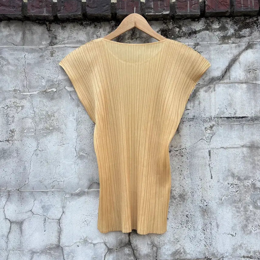 [BUNJANG] Pleats Please Issey Miyake Sleeveless Pleated Top / Pleats Please 이세이미야케 플리츠플리즈 슬리스리스 나시 티셔츠