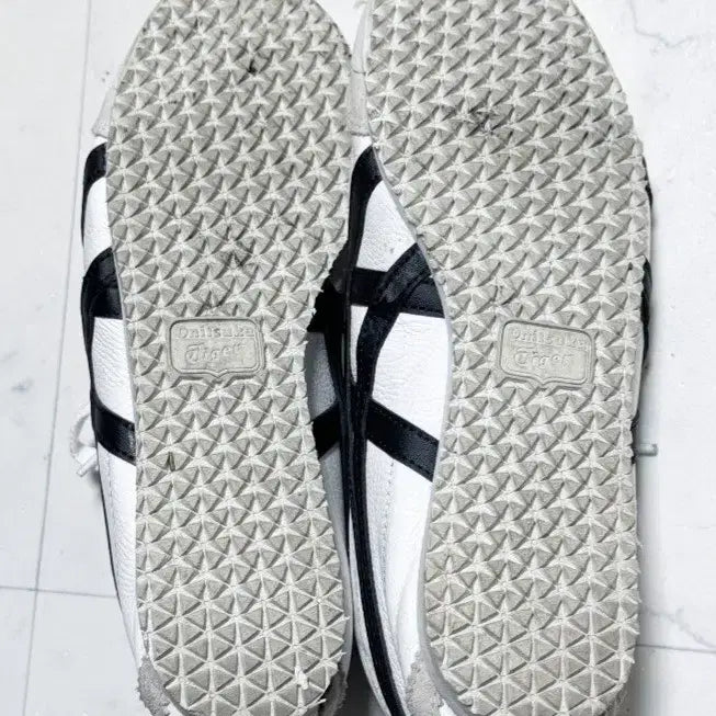 [SOLD OUT] 오니츠카타이거240 운동화 (정품)