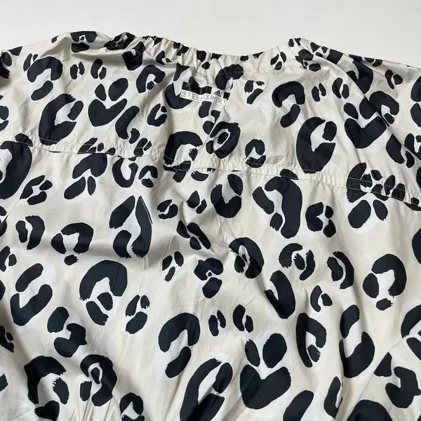 [BUNJANG] Adidas StellaSport Leopard Print Windbreaker Jacket / 아디다스 스텔라스포츠 레오파드 프린트 바람막이 자켓 PN9543