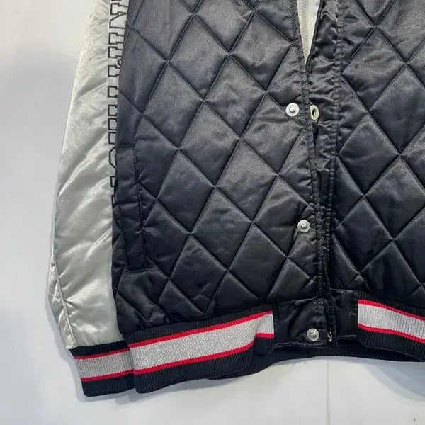 [BUNJANG] EVISU Vintage Black Silver Logo Embroidered High Neck Hooded Padded Jumper / XL 빈티지 에비수 블랙 실버 로고 자수 라이닝 하이넥 후드 패딩 점퍼