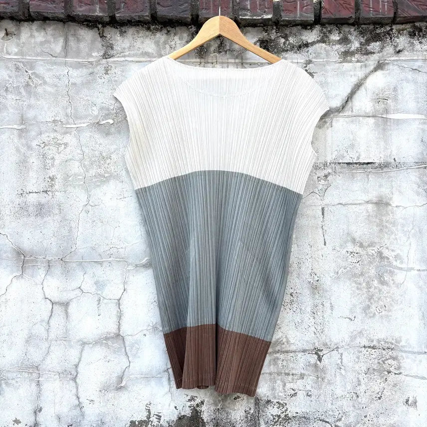 [BUNJANG] Pleats Please Issey Miyake Sleeveless Pleated Top / Pleats Please 이세이미야케 플리츠플리즈 슬리브리스 나시 티셔츠