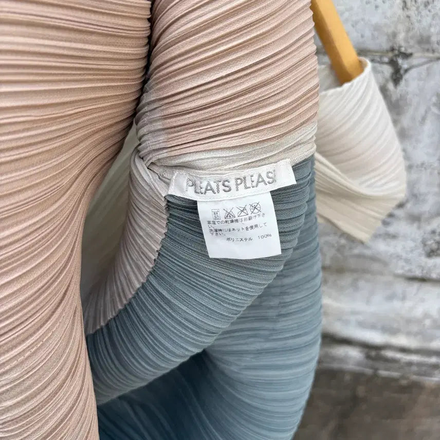 [BUNJANG] Pleats Please Issey Miyake Sleeveless Pleated Top / Pleats Please 이세이미야케 플리츠플리즈 슬리브리스 나시 티셔츠