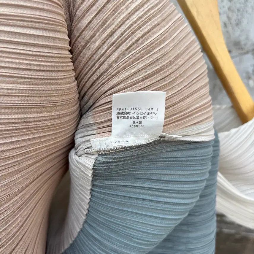 [BUNJANG] Pleats Please Issey Miyake Sleeveless Pleated Top / Pleats Please 이세이미야케 플리츠플리즈 슬리브리스 나시 티셔츠