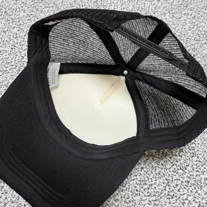 [SOLD OUT] 밈더워드로브 헬로월드 메쉬캡 모자