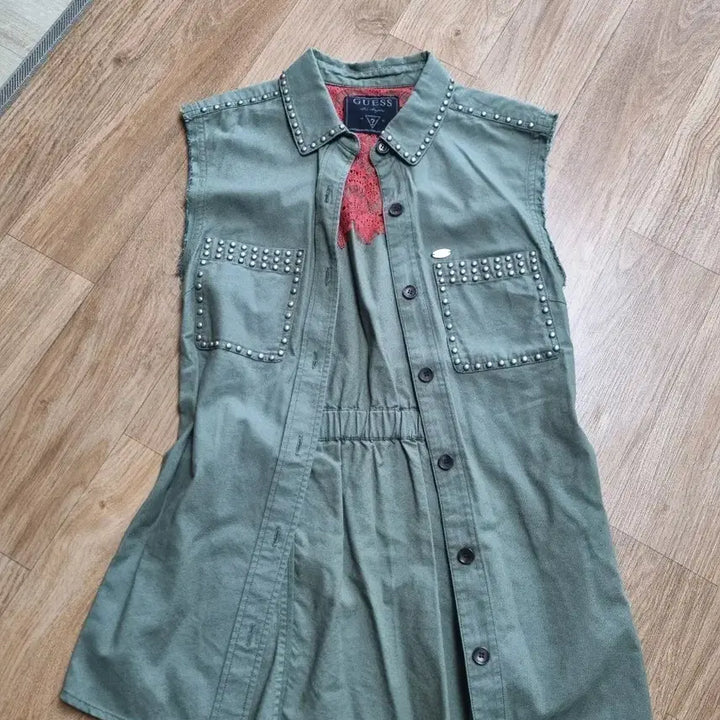 [BUNJANG] Guess Studded Vest Khaki / 게스 스터드 조끼 카키