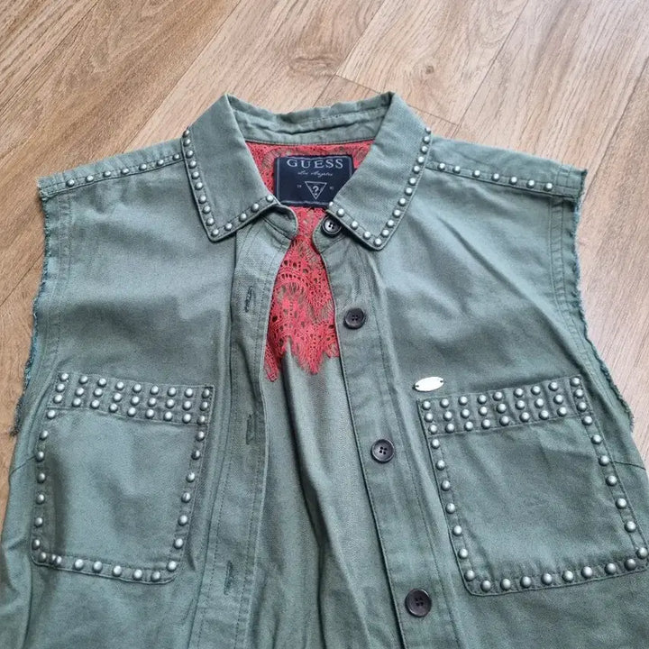 [BUNJANG] Guess Studded Vest Khaki / 게스 스터드 조끼 카키