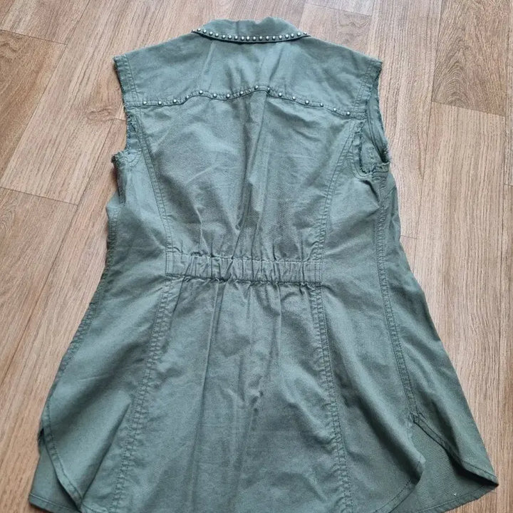 [BUNJANG] Guess Studded Vest Khaki / 게스 스터드 조끼 카키