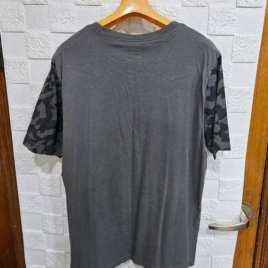 [SOLD OUT] 나이키 회색 카모 반팔 티셔츠