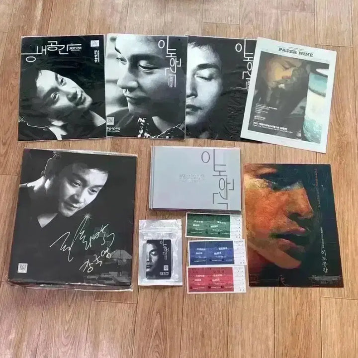 [BUNJANG] Leslie Cheung In Space: The Leeway Movie Goods Bundle / 영화 이도공간 뱃지패키지 A3포스터 아트카드 장국영 굿즈 포토카드화보집