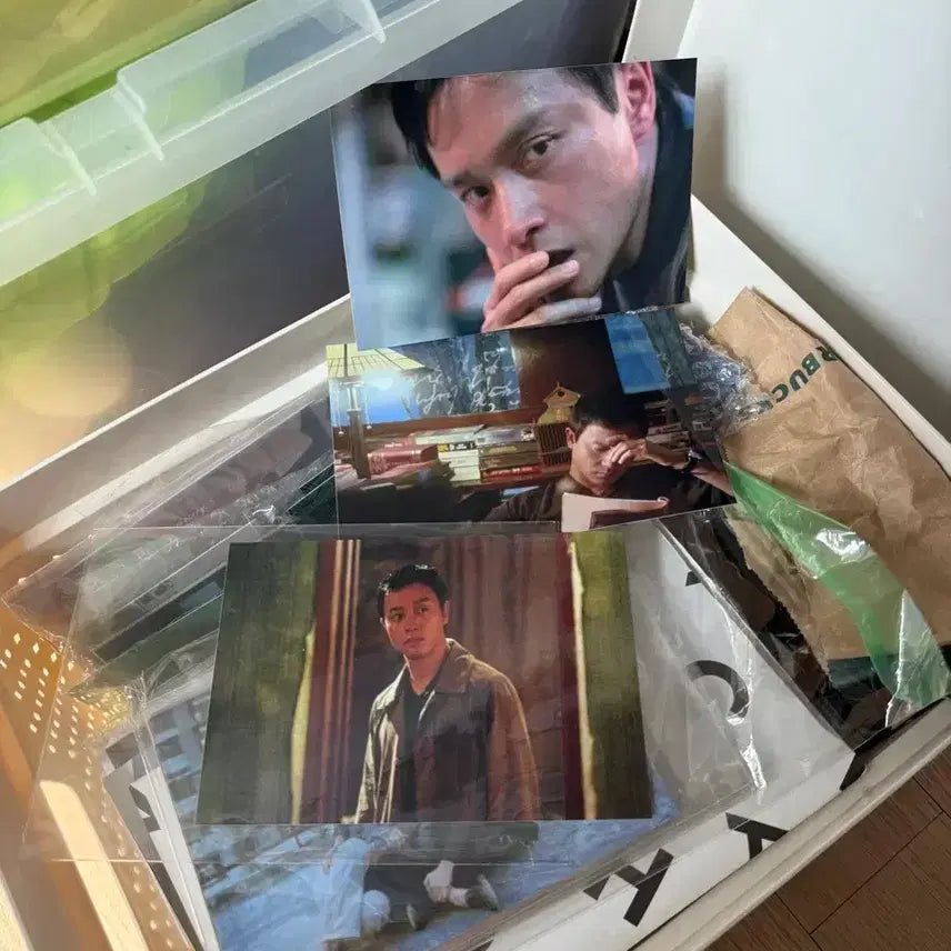 [BUNJANG] Leslie Cheung In Space: The Leeway Movie Goods Bundle / 영화 이도공간 뱃지패키지 A3포스터 아트카드 장국영 굿즈 포토카드화보집