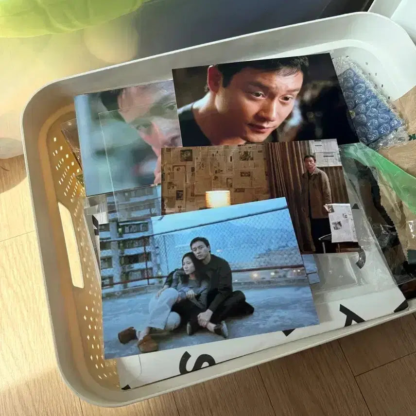 [BUNJANG] Leslie Cheung In Space: The Leeway Movie Goods Bundle / 영화 이도공간 뱃지패키지 A3포스터 아트카드 장국영 굿즈 포토카드화보집